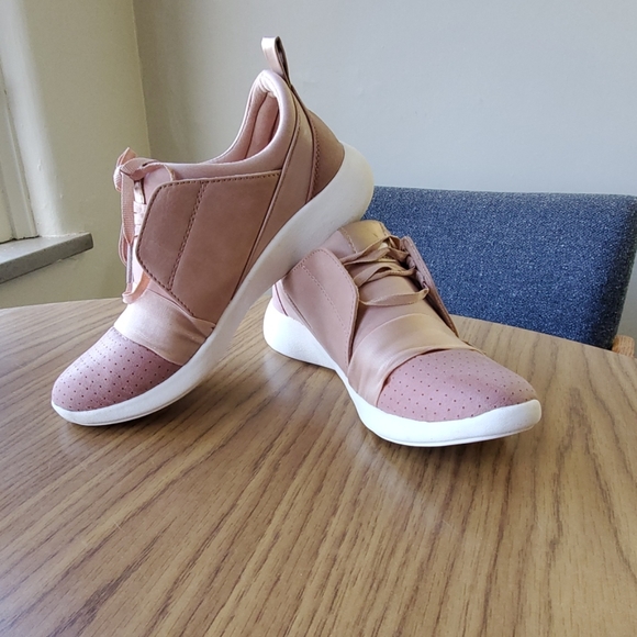 Shoes- EUC - Picture 2 of 6